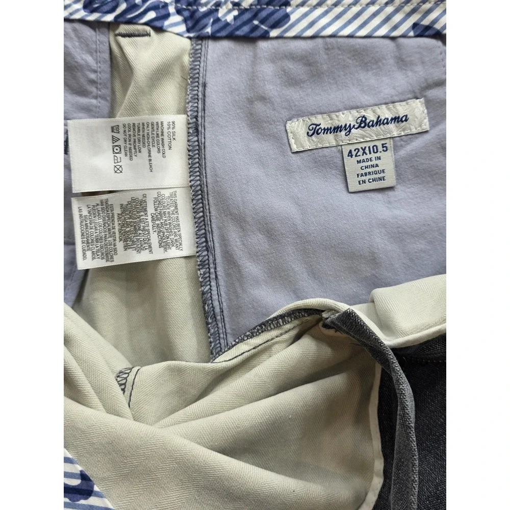Tommy Bahama T817036 Men's Havana Herringbone Gray Shorts. NWT. Size 42